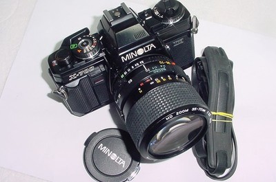 Minolta X-700 analoge Kleinbild-Spiegelreflexkamera manuell mit 35 70 mm F/3,5 MD MACRO-Zoomobjektiv
