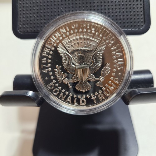 2-Donald Trump 2025 Commemorative Encased Coins. Non-Precious Metal. - Afbeelding 4 van 9