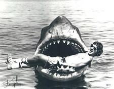 STEVEN SPIELBERG SIGNED AUTOGRAPH JAWS 16X20 PHOTO BECKETT BAS COA