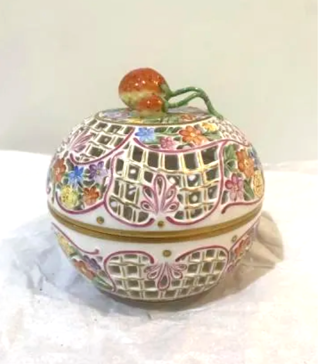RARE VINTAGE Herend Hungary Porcelain Hand Painted Openwork BonBon