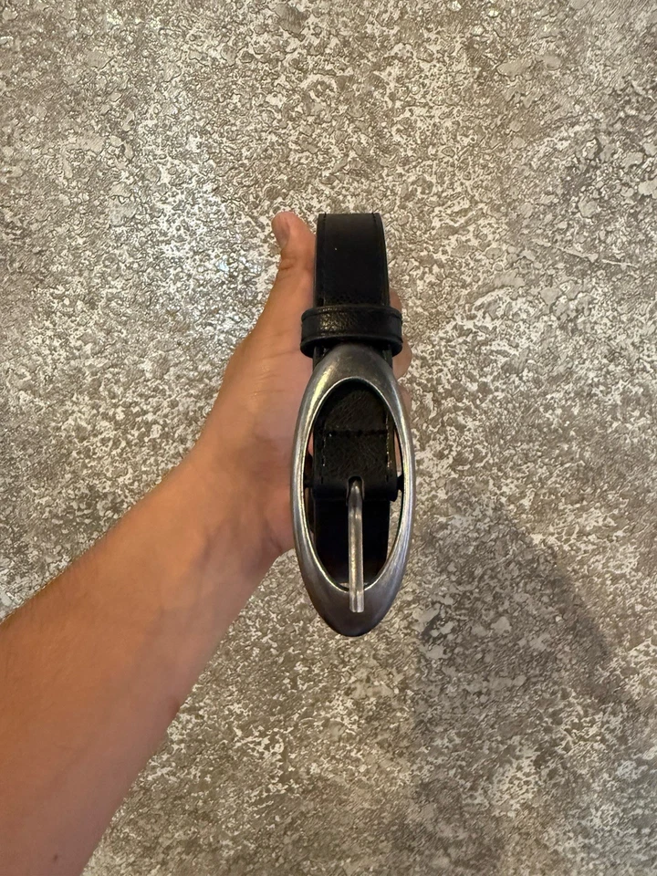 Oakley Belt Black Leather 40in Long - Image 2 of 3