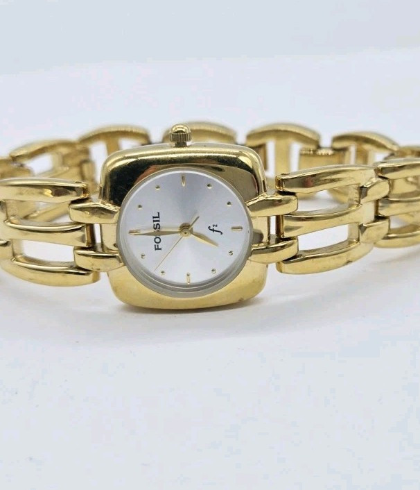 Fossil F2 Watch Womens ES-8866 Gold Tone Bracelet Band New Battery Round Face