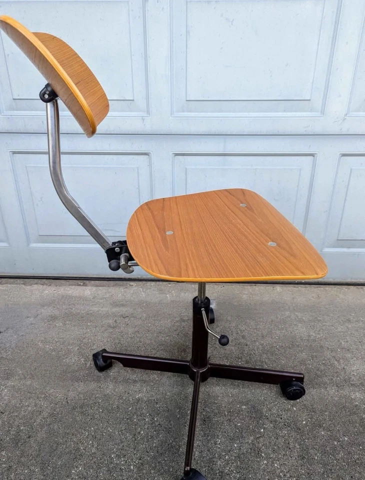 Danish Mid-Century Modern Swiveling Task Chair – Kevi 2533, Teak Bentwood - Image 3 of 4