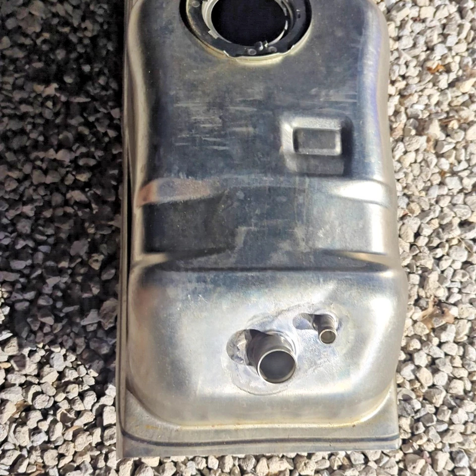 BLEM Spectra GM11A se adapta a Chevrolet GMC C/K 16 galones tanque de gasolina reemplaza 6263897 Foto 4 de 4