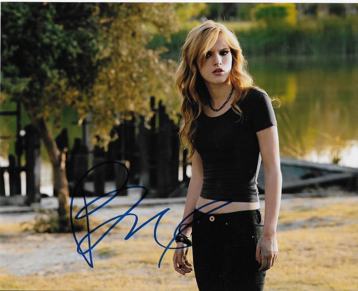 BELLA THORNE 'MIDNIGHT SUN' KATIE 'SHAKE IT UP' SIGNED 8X10