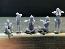 1:64 Figures  - Resin / unpainted - For Dioramas #127 Miniature Figures 164 Fig