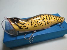 59587) F.T.GO Noijin Coach dog Wooden lure