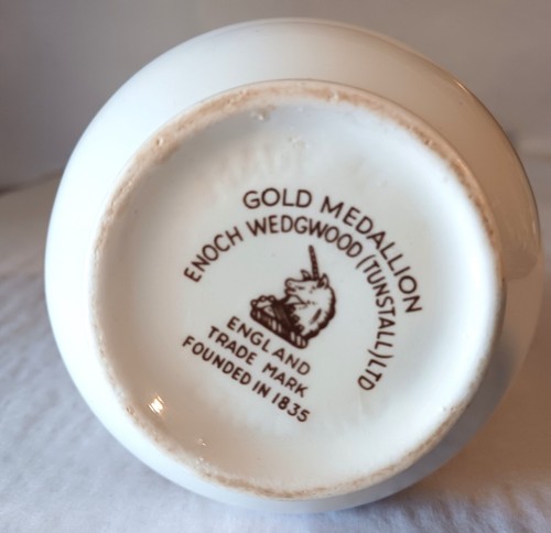 Vintage Gold Medallion Enoch Wedgwood (Tunstall) Ltd. Creamer England 8 ounces - Picture 6 of 7