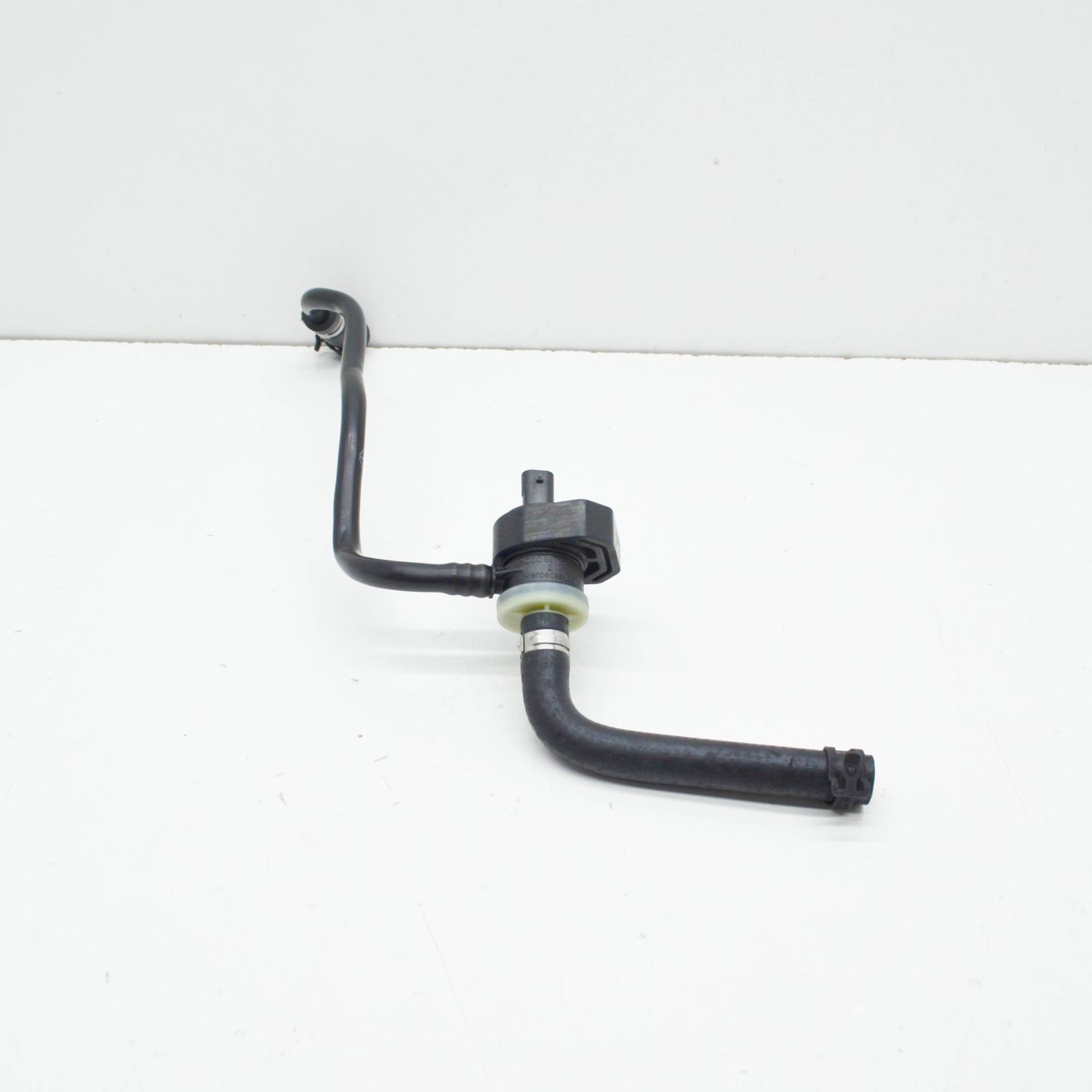 MERCEDES-BENZ C W205 Engine Breathing Vent Pipe Line A2740187201 