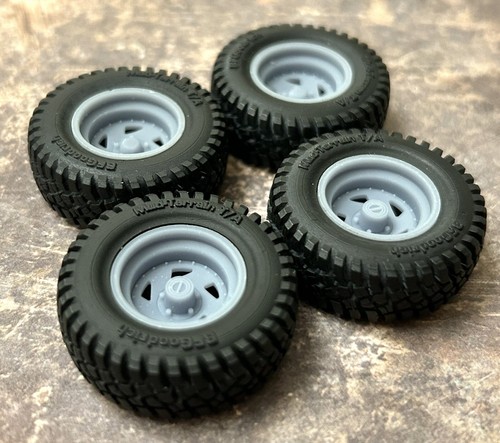 1/24 Scale:  18-Inch “Directional Steel” Wheels W/ Mud Tires; Jeep, Resin 1/25 - Picture 4 of 7