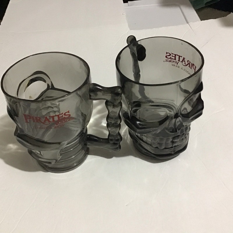 Pirates Voyage Dinner And Show 2 Smoked Color Plastic Skull Mugs By Berk
