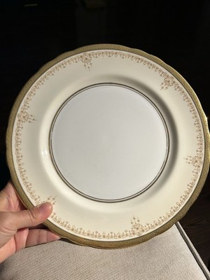 Set of 4 Aynsley Gold Dinner Plates Bone China B3233  ENGLAND Discontinued