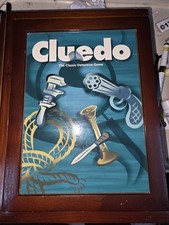170. CLUEDO Wooden Bookshelf Box Edition Detective Game PARKER Games 2006 Vgc