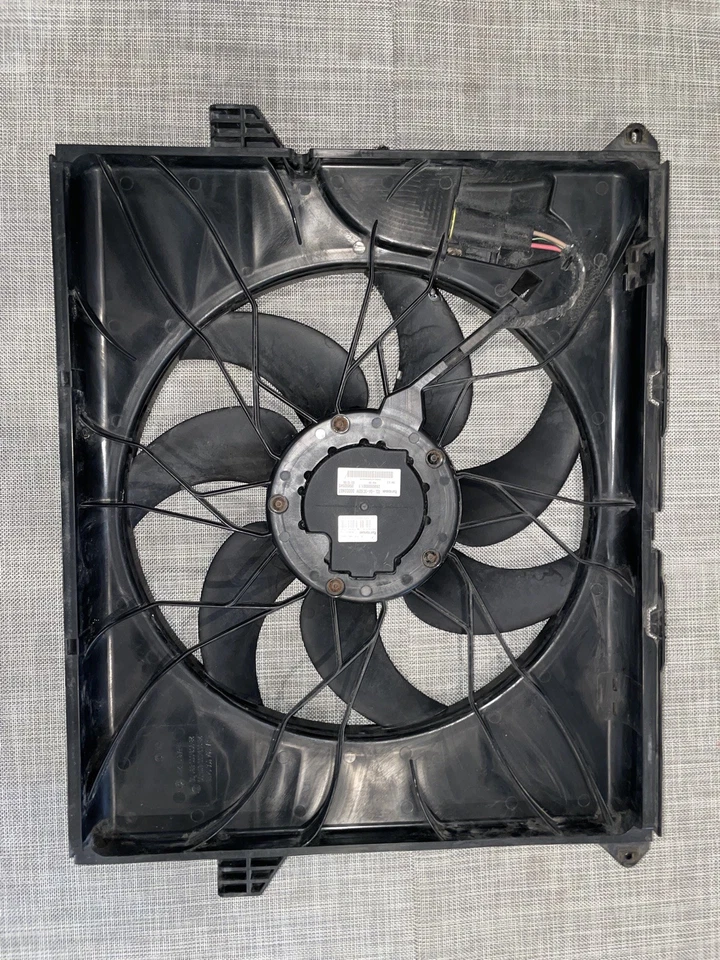 '06-11 Mercedes W251 R500 R350 ML500 Engine Cooling Radiator Fan Motor Assy OEM - Image 2 of 4