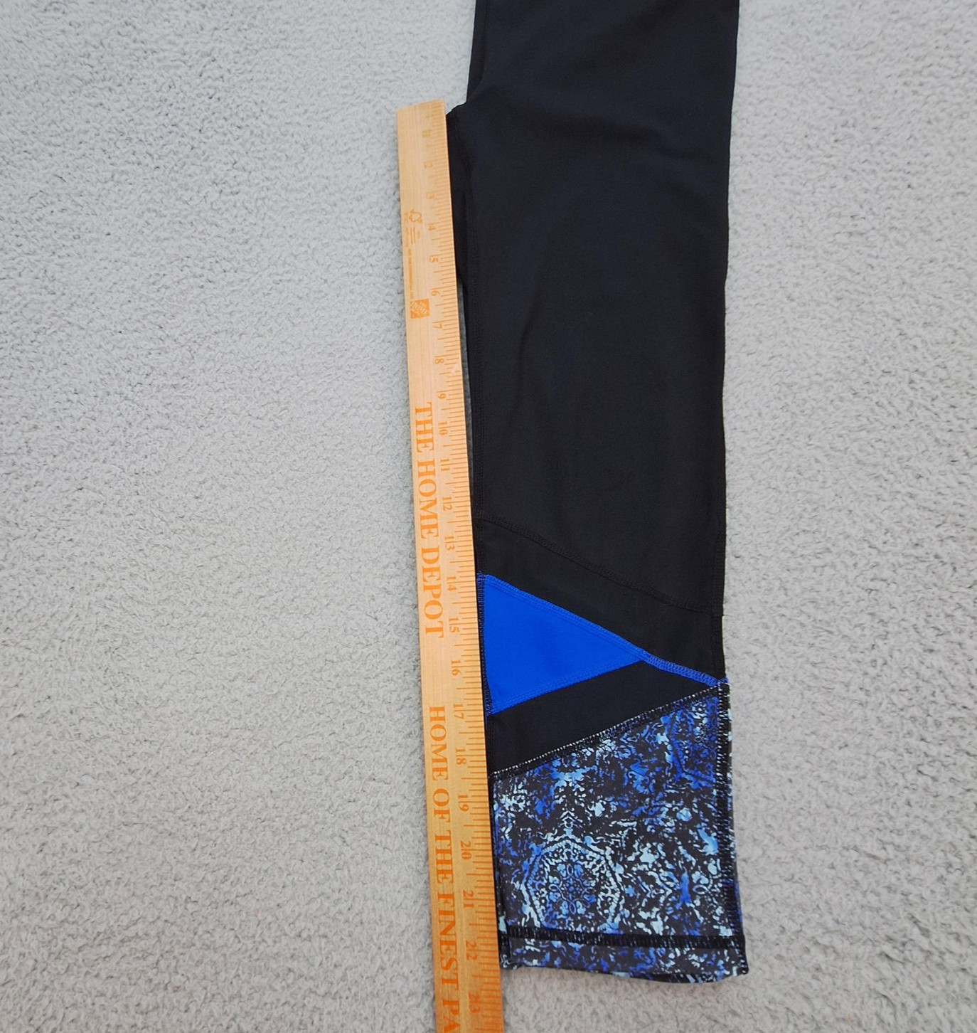 Gaiam Leggings Womens Small Black Blue Capri Colorblock Printed Yoga Pants Gym