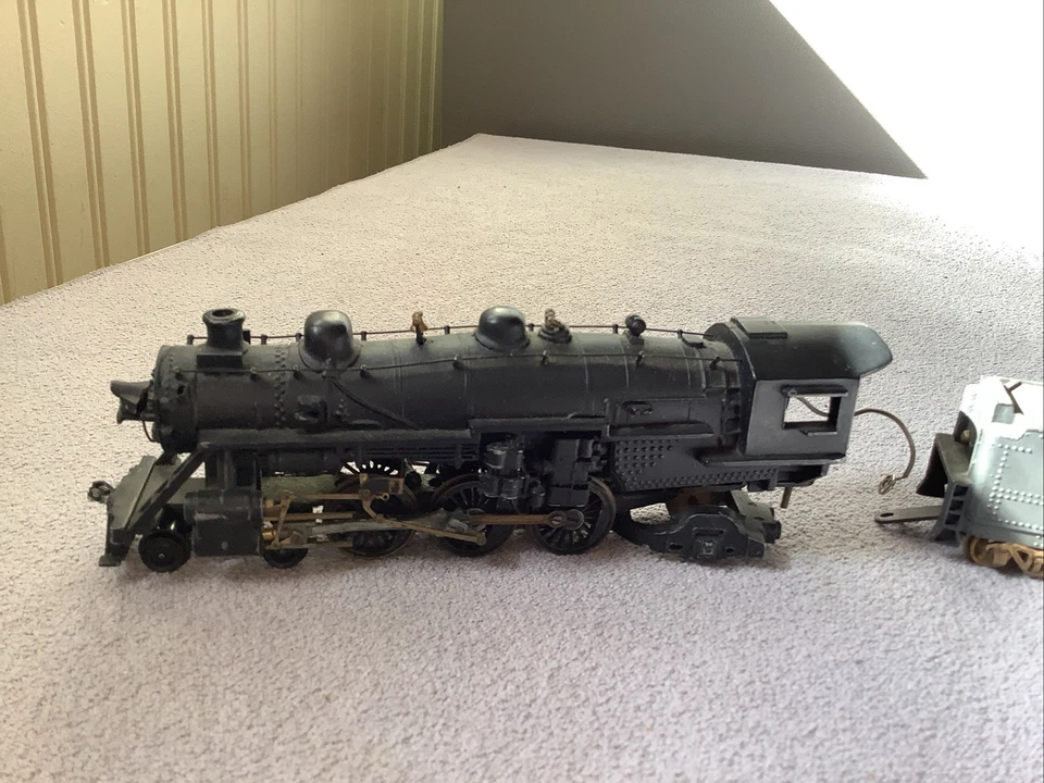 Un Branded Metal Locomotive And Tender maybe Brass Parts Or Repair.  - Image 2 of 4