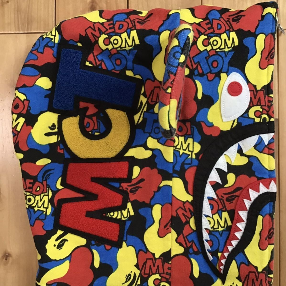 BAPE × medicom toy BE@R shark full zip hoodie BEAR A Bathing BAPE × medicom toy BE@R shark full zip hoodie BEAR A Bathing