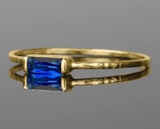 18K vergoldeter zarter zierlicher marineblauer Baguette-Vorsteckring alle Größen