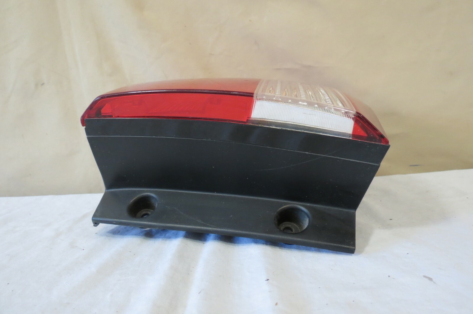 14 15 2014 2015 Kia Sorento OUTER CORNER Tail Light Lamp Right