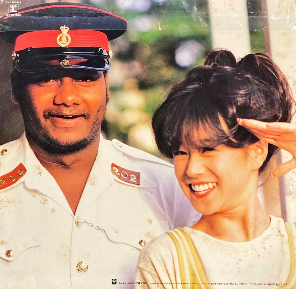 Akina Nakamori – Anniversary [VINYL + Songbook] (1984 First Pressing) - Image 4 of 4