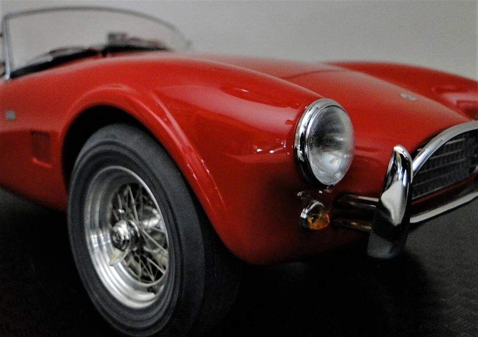 Coche de carreras Ford Shelby Cobra con llantas de radios y motor 289 1:12 MODELO A GRAN ESCALA Foto 2 de 4