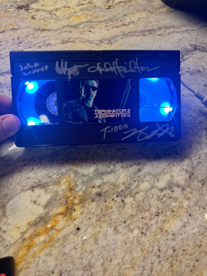 Terminator 2 Judgment Day cast signed custom VHS lamp with remote JSA - Image 4 of 4