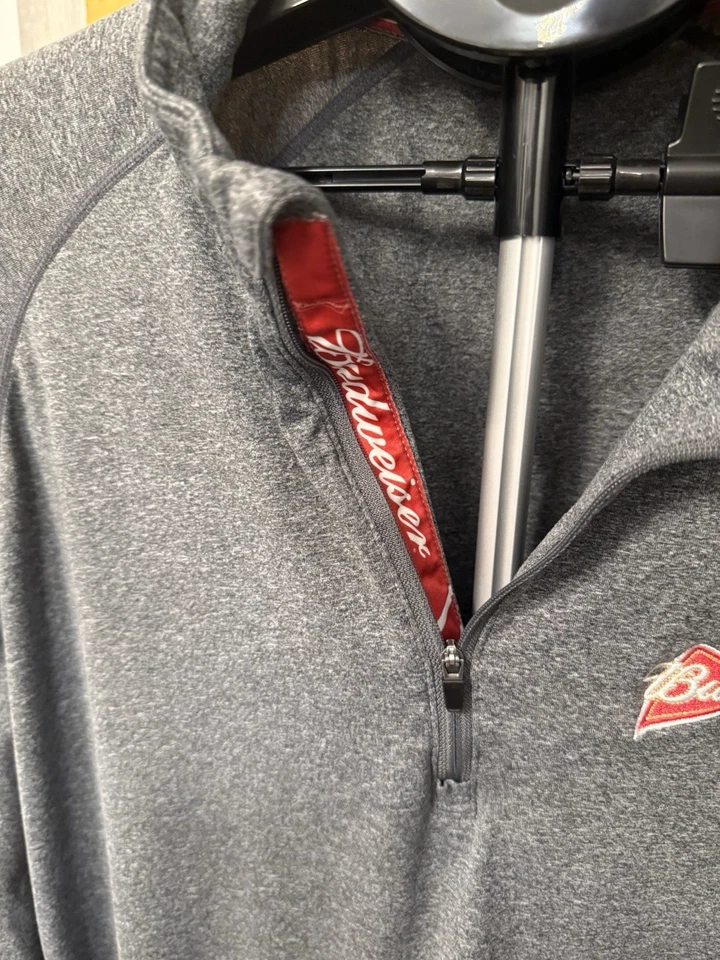 Bandera de cerveza Budweiser Qt. Jersey con cremallera para hombre XL. Top gris de rendimiento de manga larga Foto 2 de 4