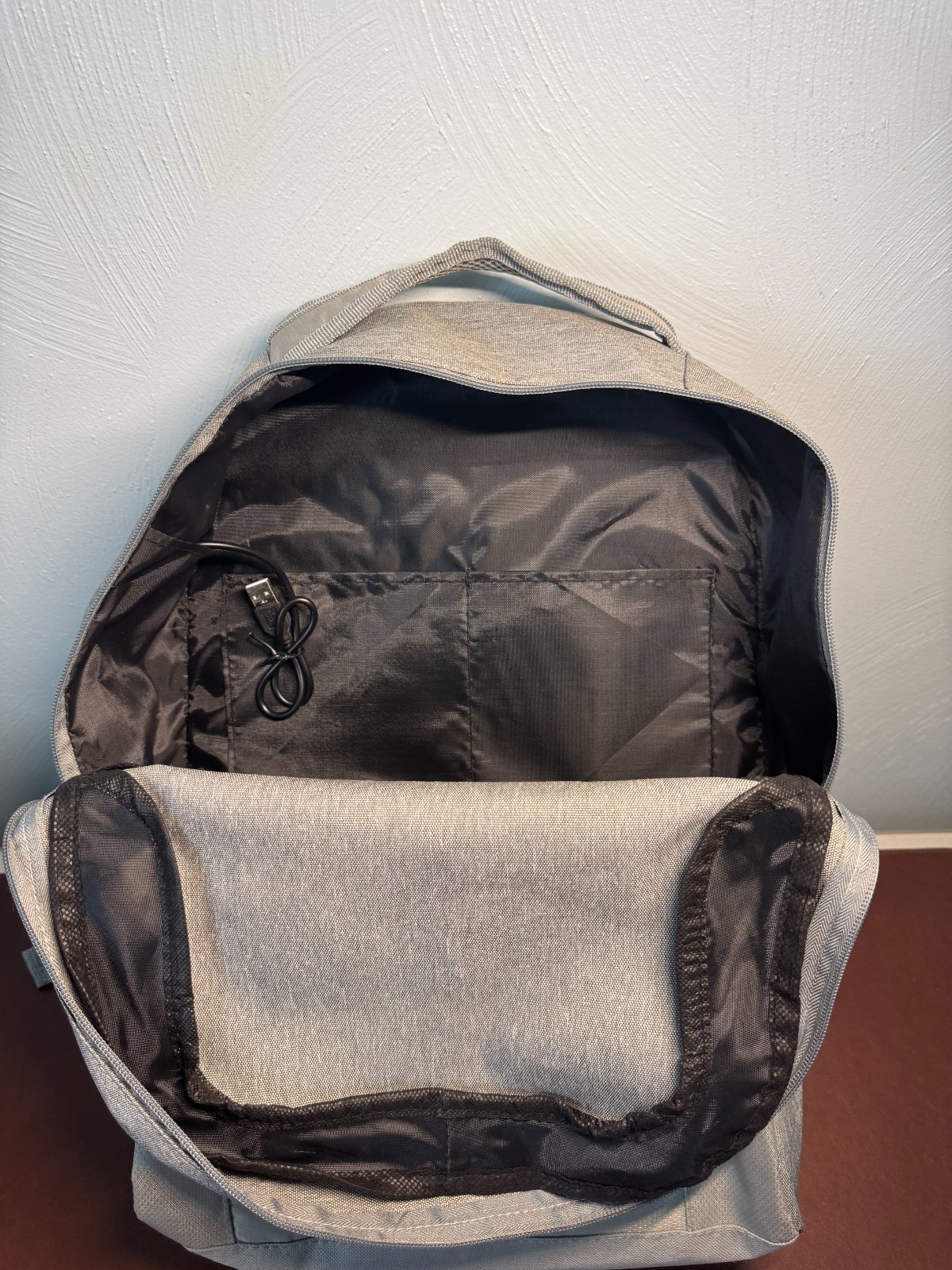 Amazon Science Laptop Backpack – Gray Tech/Travel… - image 2