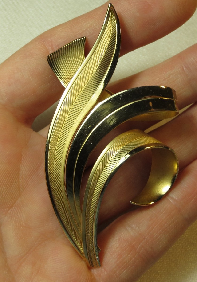 Adorable Vintage Floral Lily Flower Gold Tone 3D Pin Brooch | eBay