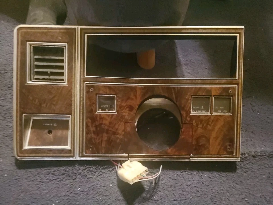 Oldsmobile Delta 88/98 1977-85 Gm tablero calibre rally bisel de rally. Foto 4 de 4