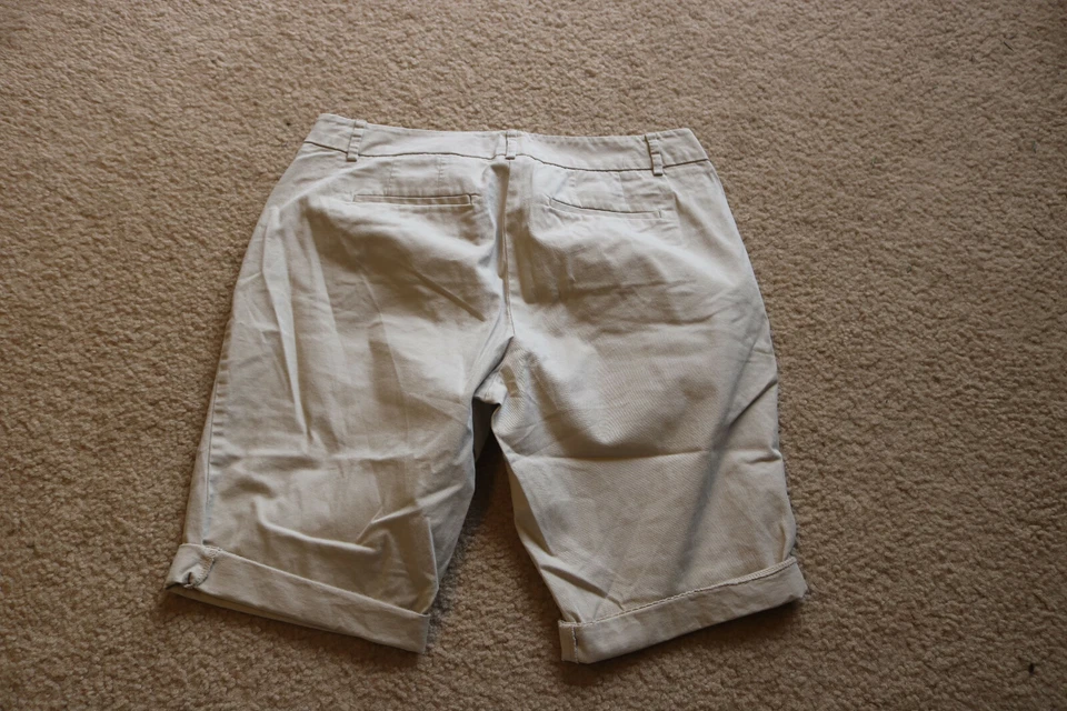 Bermuda Bermuda Feminina 7th AVENUE NEW YORK & CO. Bege Tamanho 8 - Imagem 2 de 4