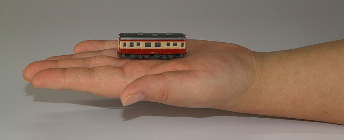 Rokuhan Z Gauge Z Shorty Kiha 52 ST002-1 Model Train Diesel Rokuhan Z Gauge Z Shorty Kiha 52 ST002-1 Model Train Diesel