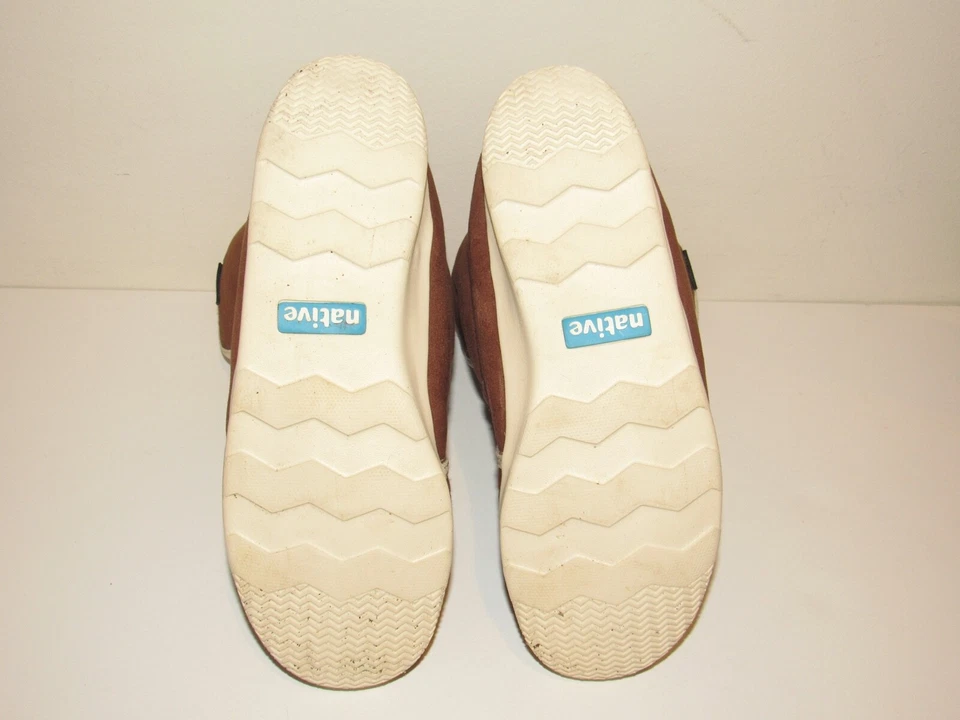 Bota Native AP Luna Big Kid Talla 5 Aislada Niños Imitación Piel de Oveja Invierno Marrón Foto 4 de 4