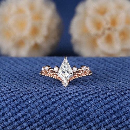 Anillo de compromiso con halo oculto de moissanita con forma de corte de cometa banda de plata de ley 925 - Imagen 6 de 6