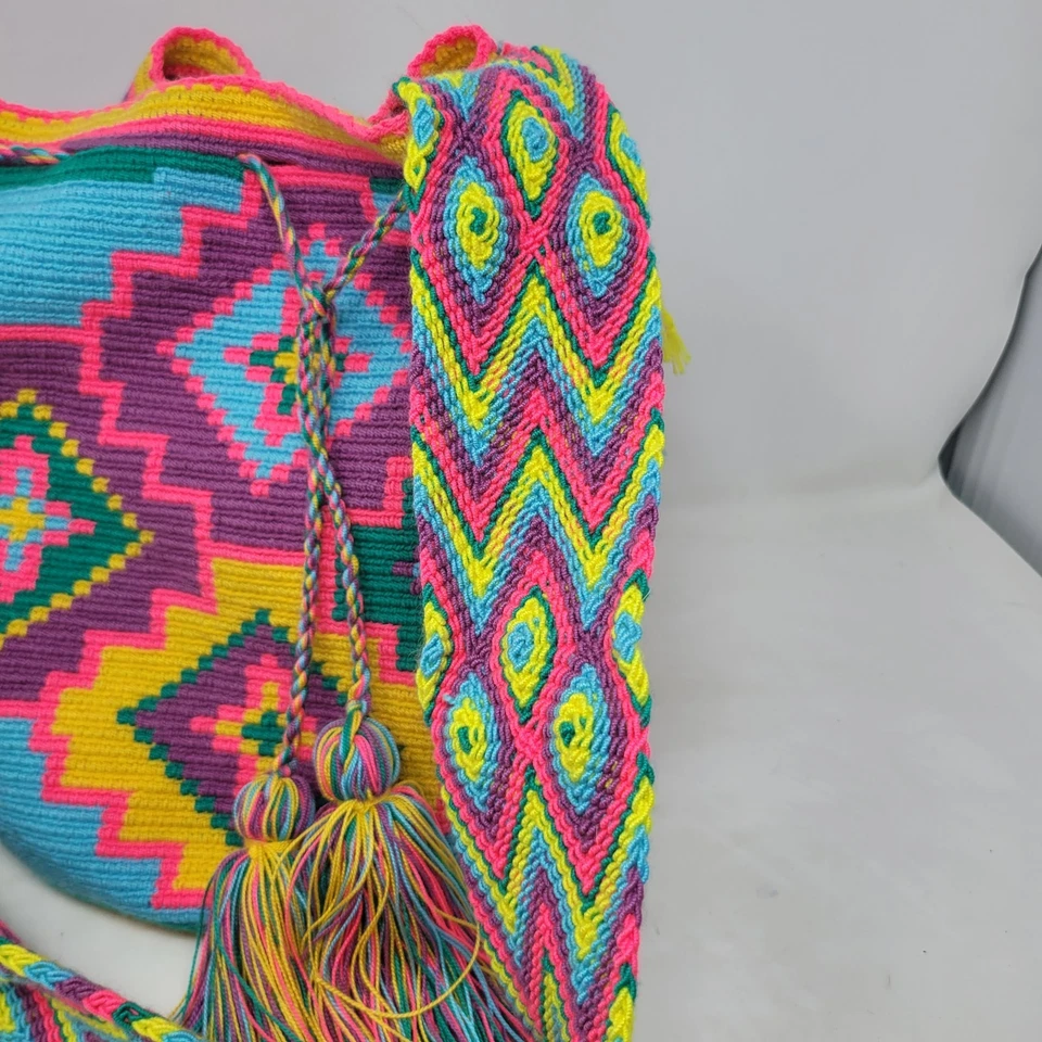 Bolso Bandolera Wayuu Mochila Tejido con Cordón Tribal Flecos Neón Brillante Foto 2 de 4