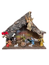 Vintage Christmas Nativity Set Manger w 7 Pieces Made In Italy 12  X 10  