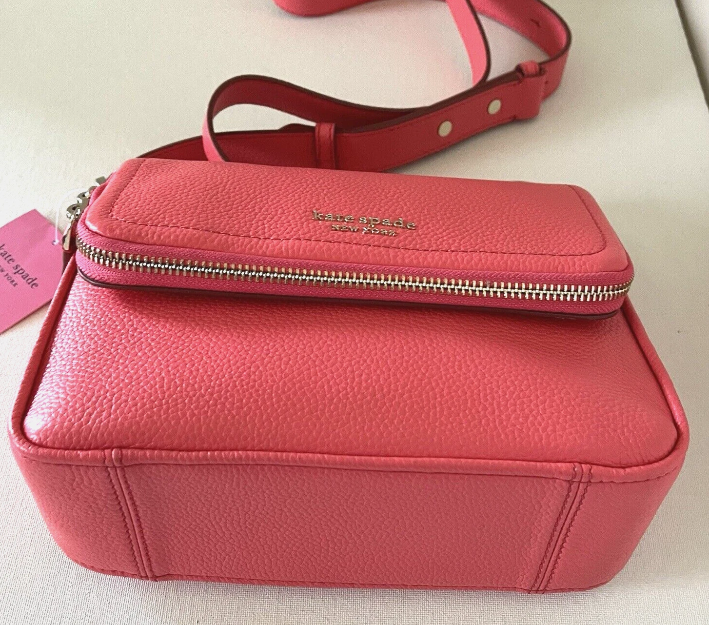 Nuova Kate Spade Run Around grande patta a tracolla in pelle pesca melba con sacchetto antipolvere