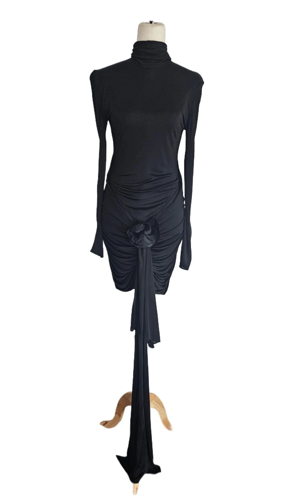 SAINT LAURENT (YSL) Abito midi Saint Laurent nero manica lunga con applicazioni floreali