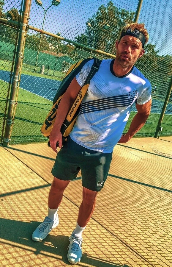 Camisa y pantalones cortos de tenis para hombre Emporio Armani Ea 7 Foto 4 de 4