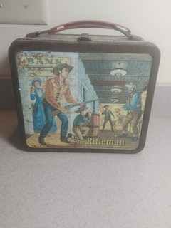 1960 "THE RIFLEMAN" LUNCH BOX TV WESTERN Chuck Connors Johnny Crawford VINTAGE