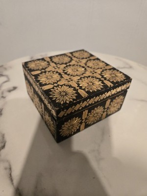 vintage box featuring straw marquetry USSR 4'' X 4'' X 2''