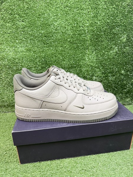 Talla 11 - Nike Air Force 1 '07 LV8 Mini Swoosh Pack - Verde militar claro 3
