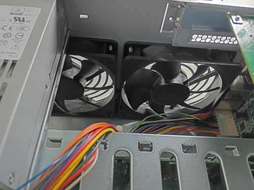 QNAP TVS-872XT NAS i5-8400T 16GB RAM 8-Bay Diskless ohne Laufwerke für Teile/Reparatur - Bild 15 von 24