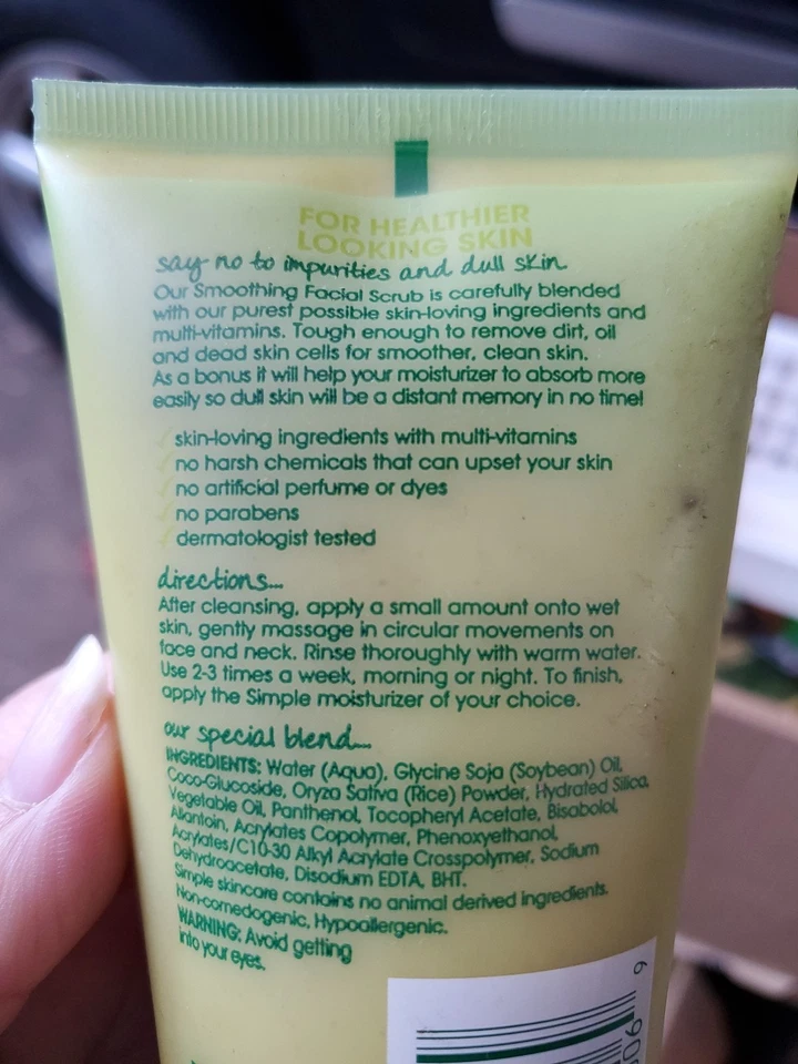 Simple Smoothing Facial Scrub Sensitive Skin Experts 5 fl Oz New - Image 2 of 3