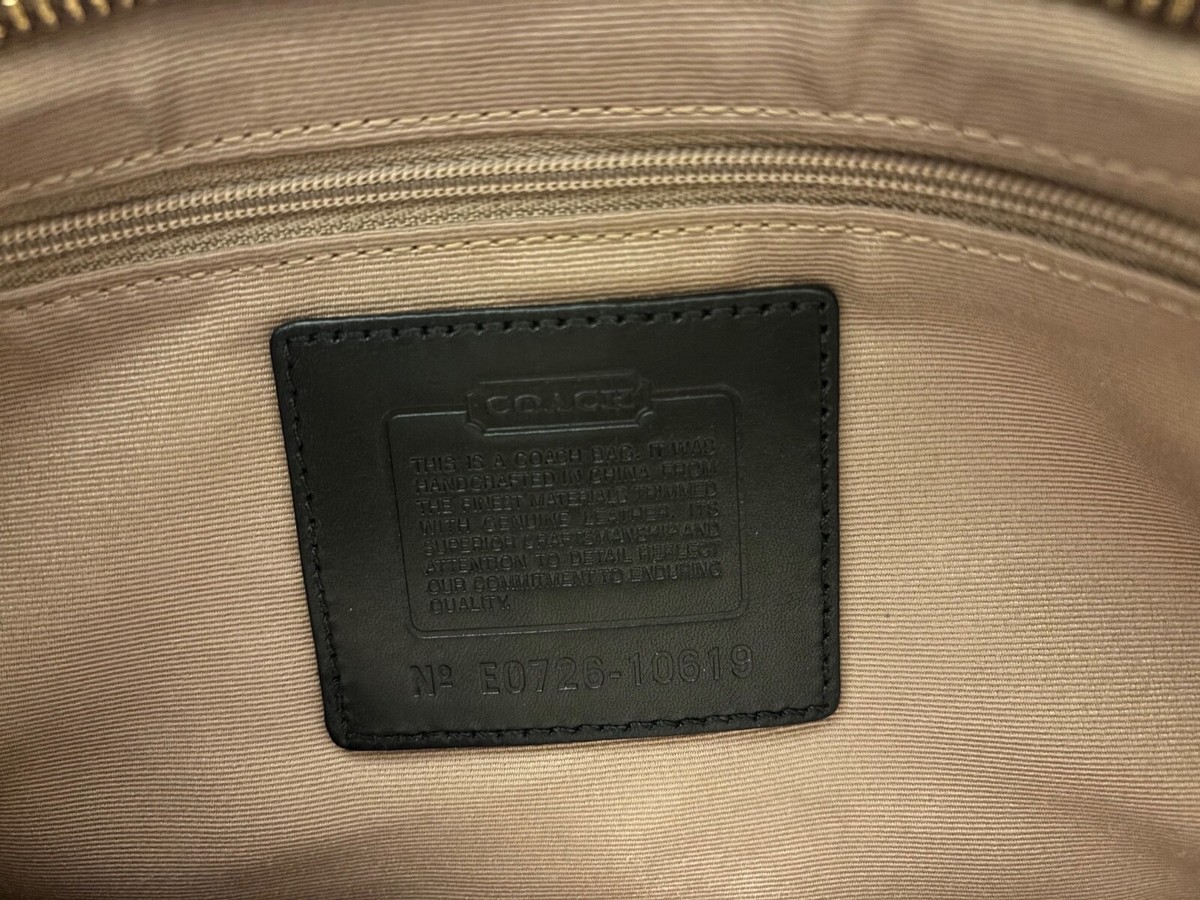 AUTHENTIC COACH CLASSIC SIGNATURE KHAKI FABRIC Coach 2005 Y2K Signature Khaki Canvas & Vachetta Leather  main image 2