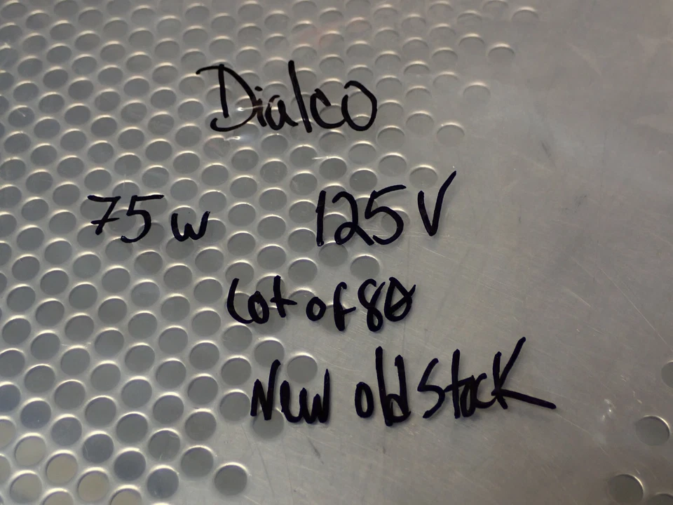 Soportes de luz Dialco 75W 125V (lote de 80) nuevos sin caja ver todas las fotos Foto 2 de 4