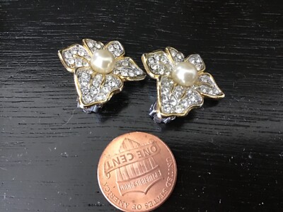 Monet Flower  Pearl Silver /Gold Clad Clip On Earrings nwot