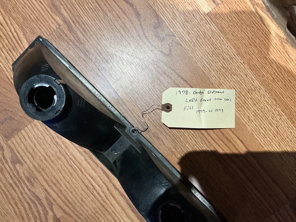 Lente lámpara señal de giro delantera izquierda Mopar NOS 1977-78 Dodge Diplomat 3881654 Foto 4 de 4