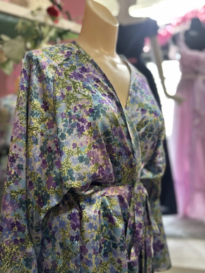 Bata lencería satinada líquida vintage Y2K Victoria's Secret estampado floral años 2000 O/S Foto 4 de 4