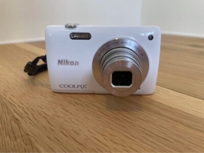 や*い様 Nikon COOLPIX S4300 ホワイト『美品』 Nikon COOLPIX S4300 White Digital Camera 16.0MP 6x Optical